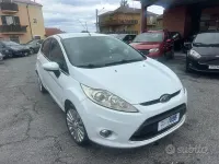 Usata Ford Fiesta Titanium 68 CV (50 kW) 2009 Bianco Berlina