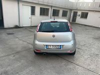 Usata Fiat Punto Lounge 85 CV (62 kW) 2015 Grigio Berlina