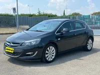 Usata Opel Astra 110 CV (80 kW) 2014 Nero Berlina