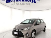 Usata Toyota Yaris Lounge 69 CV (50 kW) 2015 Beige(met.) Berlina