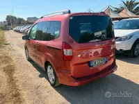 Usata Ford Tourneo Courier 75 CV (55 kW) 2014 Rosso Monovolume