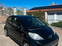 Käytetty Peugeot 107 68 HP (50 kW) 2010 Musta Viistoperä