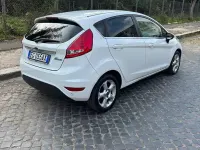 Usata Ford Fiesta Titanium 82 CV (60 kW) 2011 Bianco Berlina