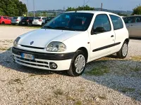 Usata Renault Clio II 58 CV (42 kW) 2001 Bianco Berlina