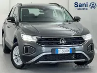 Usata VW T-Roc Life 116 CV (85 kW) 2023 Grigio SUV
