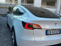 Usata Tesla Model Y 189 kW (258 CV) 2023 Bianco SUV