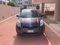 Usata Toyota Yaris 90 CV (66 kW) 2010 Grigio Utilitaria