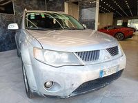 Usata Mitsubishi Outlander Invite 140 CV (102 kW) 2007 Grigio scuro SUV