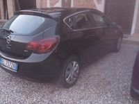 Usata Opel Astra Cosmo 110 CV (80 kW) 2012 Nero Berlina