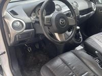 Begagnad Mazda 2 68 HK (50 kW) 2009 Vit Halvkombi