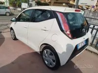 Usata Toyota Aygo 69 CV (50 kW) 2016 Bianco Utilitaria