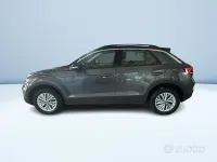 Usata VW T-Roc Life 150 CV (110 kW) 2023 Grigio metallizzato SUV