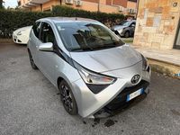 Usata Toyota Aygo Connect Style 72 CV (52 kW) 2020 Argento Utilitaria
