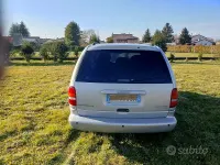 Usata Chrysler Grand Voyager 158 CV (116 kW) 2001 Grigio Monovolume