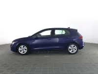 Usata VW Golf VIII Life 110 CV (80 kW) 2023 Atlantic blue Berlina