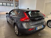 Usata Volvo V40 Summum 115 CV (84 kW) 2012 Nero Utilitaria