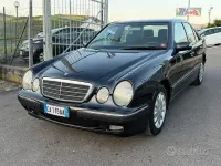 Usado Mercedes E220 Elegance 143 CV (105 kW) 2002 Azul Berlina
