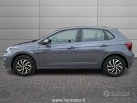 Usata VW Polo Life 95 CV (69 kW) 2023 Grigio Utilitaria