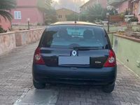Käytetty Renault Clio II Privilege 82 HP (60 kW) 2003 Musta Sedan
