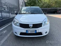 Usata Dacia Sandero Lauréate 75 CV (55 kW) 2010 Berlina