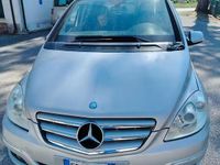 Usata Mercedes B180 109 CV (80 kW) 2010 Grigio Monovolume