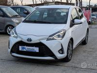 Usata Toyota Yaris Hybrid Cool 73 CV (53 kW) 2017 Bianco Berlina