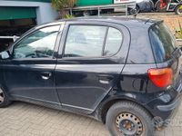 Usata Toyota Yaris 65 CV (47 kW) 2004 Nero Berlina