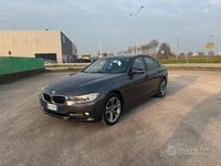 Usata BMW 318 Sport Line 143 CV (105 kW) 2014 Grigio Berlina