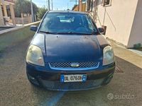 Usata Ford Fiesta 80 CV (58 kW) 2007 Nero Utilitaria