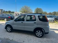 Usado Suzuki Ignis 69 CV (50 kW) 2004 Gris Utilitario
