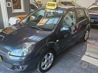 Usata Ford Fiesta Titanium 68 CV (50 kW) 2007 Grigio Utilitaria