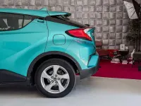 Usata Toyota C-HR Active 98 CV (72 kW) 2017 Blu/azzurro SUV