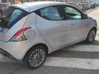 Usata Lancia Ypsilon Gold 69 CV (50 kW) 2012 Grigio metallizzato Utilitaria
