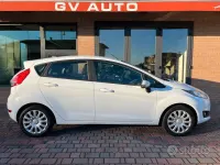 Usata Ford Fiesta 75 CV (55 kW) 2014 Bianco Utilitaria