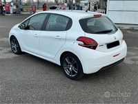 Usata Peugeot 208 82 CV (60 kW) 2017 Bianco Utilitaria