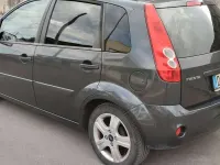Usata Ford Fiesta Ghia 75 CV (55 kW) 2008 Grigio Utilitaria
