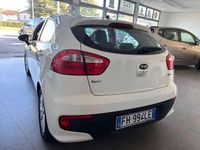 Usata Kia Rio 75 CV (55 kW) 2017 Bianco Berlina