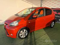 Usata Toyota Aygo 70 CV (51 kW) 2012 Arancione Utilitaria