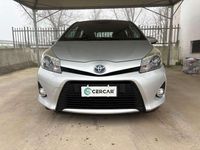 Usata Toyota Yaris Hybrid 75 CV (55 kW) 2014 Argento Berlina