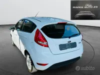 Usata Ford Fiesta 92 CV (67 kW) 2011 Bianco Berlina
