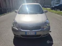 Usata Toyota Yaris 65 CV (47 kW) 2005 Grigio Berlina