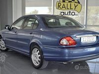 Usata Jaguar X-type Executive 131 CV (96 kW) 2003 Blu Berlina