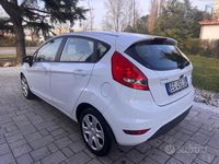 Usata Ford Fiesta Titanium 60 CV (44 kW) 2011 Bianco Utilitaria