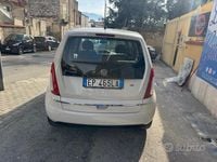 Usata Lancia Musa Gold 78 CV (57 kW) 2012 Bianco Monovolume