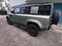 Usata Land Rover Defender SE Dynamic 200 CV (147 kW) 2023 Verde SUV