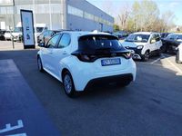 Second-hand Toyota Yaris Hybrid Active 92 CP (67 kW) 2025 Alb Berlinǎ