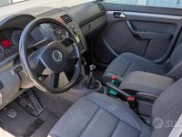 Begagnad VW Touran 140 HK (102 kW) 2004 Grå Minibuss