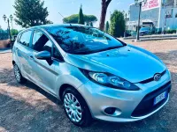 Usata Ford Fiesta 82 CV (60 kW) 2010 Argento Berlina