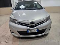 Usata Toyota Yaris Lounge 90 CV (66 kW) 2013 Grigio Utilitaria