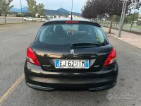 Usata Peugeot 207 Active 73 CV (53 kW) 2011 Nero Utilitaria